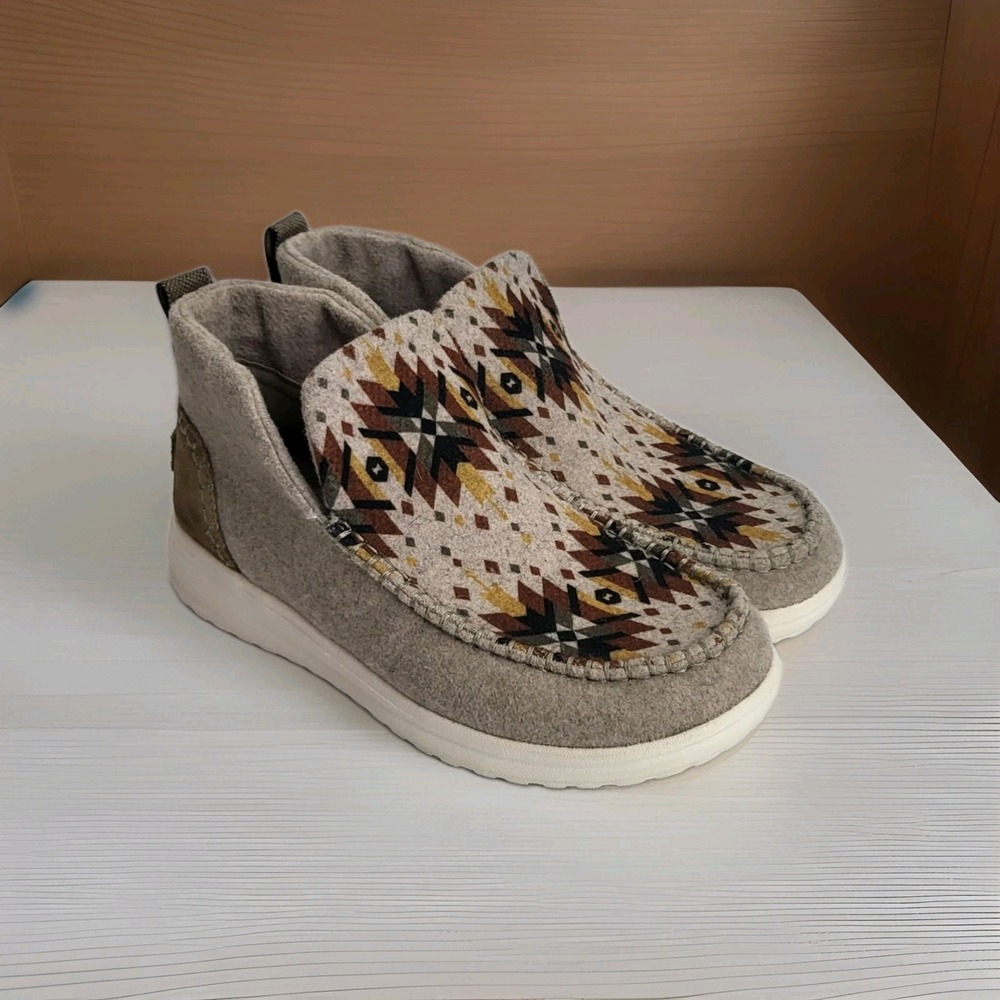 Hey Dude womens Size 9 Denny Aztec Shoes With Buckle Exclusive Design